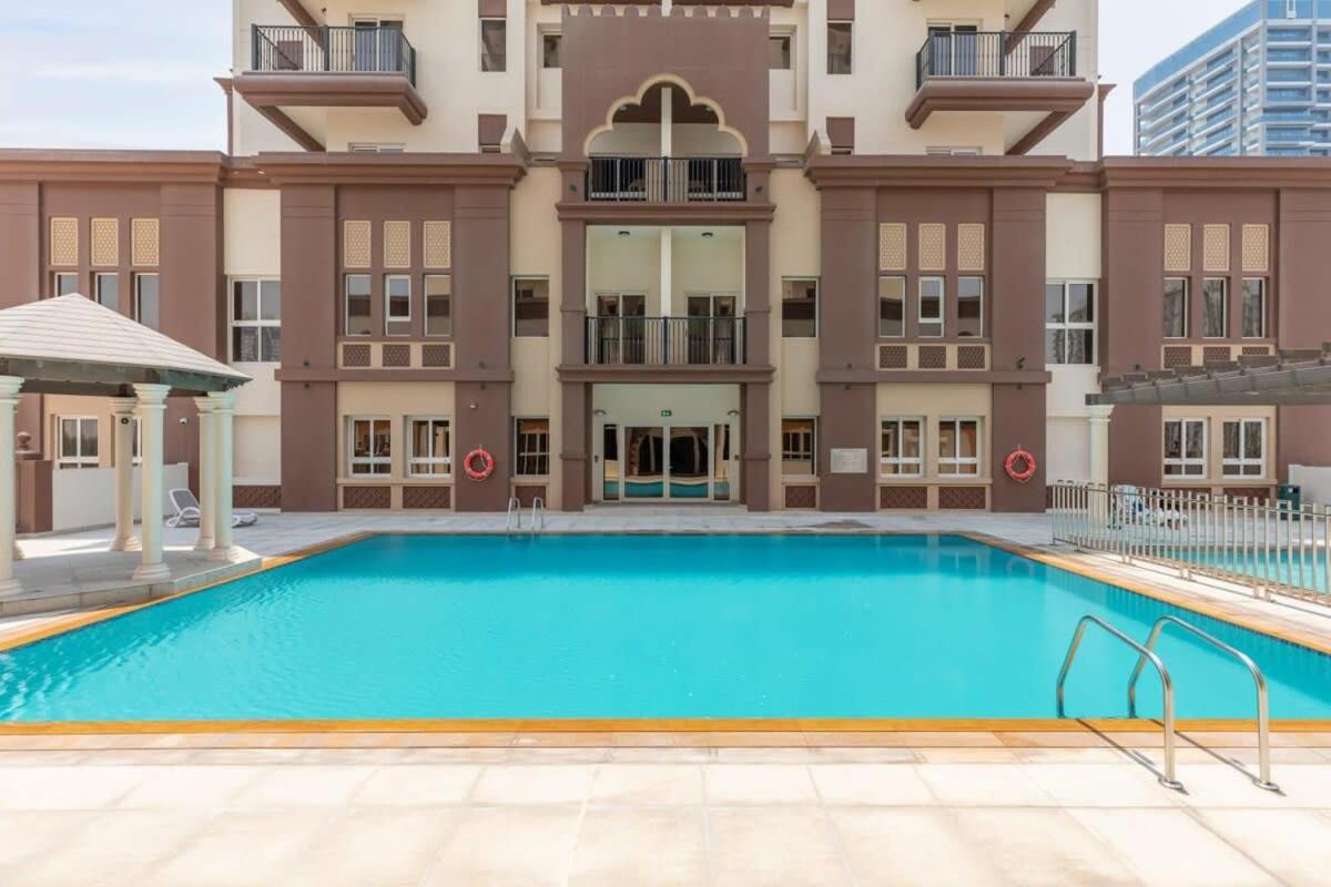 Frank Porter - Canal Residence Dubai Bagian luar foto