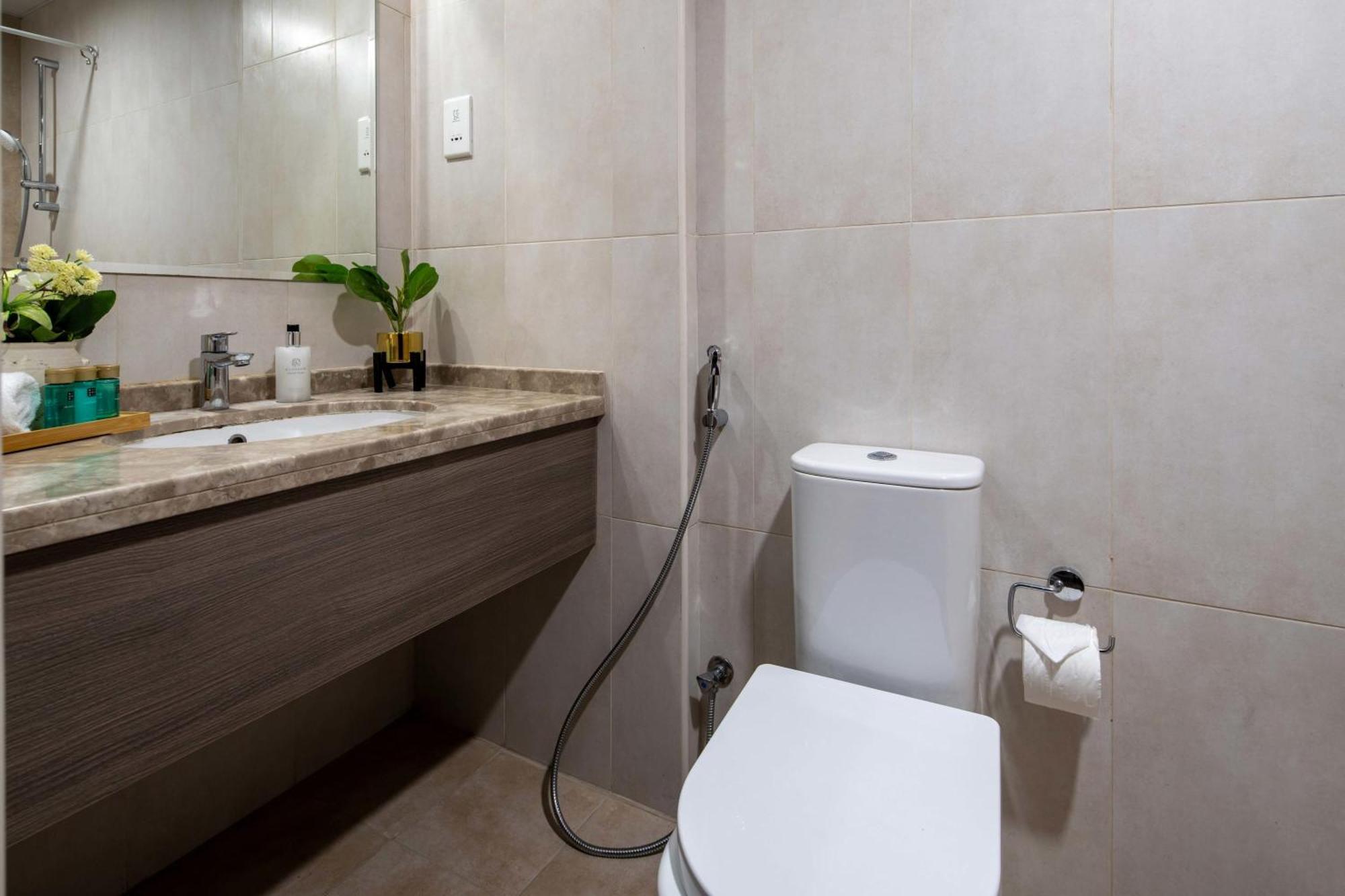 Frank Porter - Canal Residence Dubai Bagian luar foto