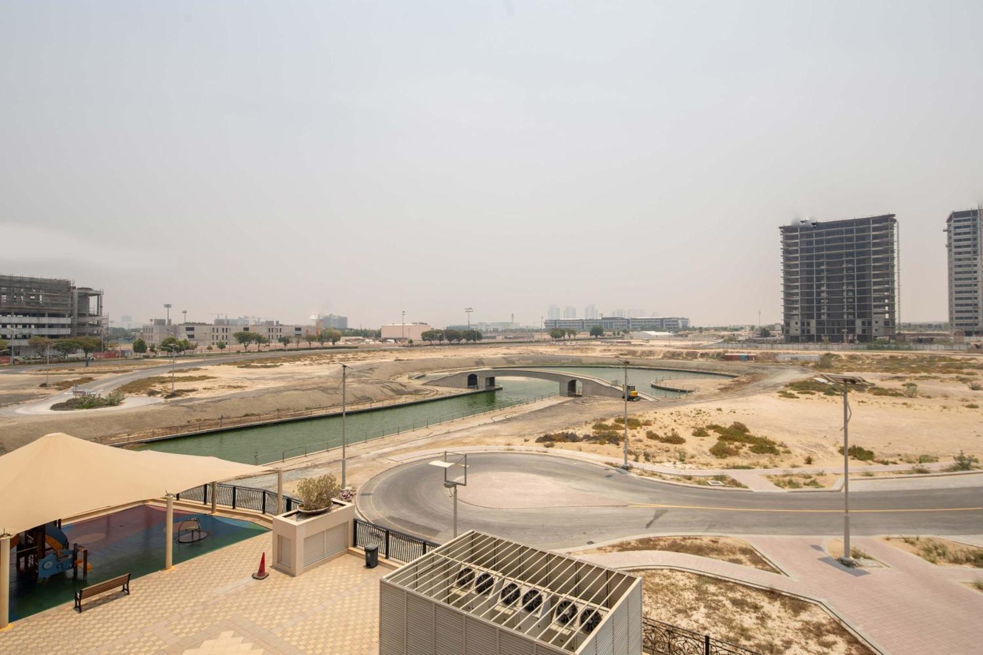 Frank Porter - Canal Residence Dubai Bagian luar foto